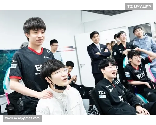 深圳本土选手陈俊儿、汤慕涵主场作战，看台助威声震天